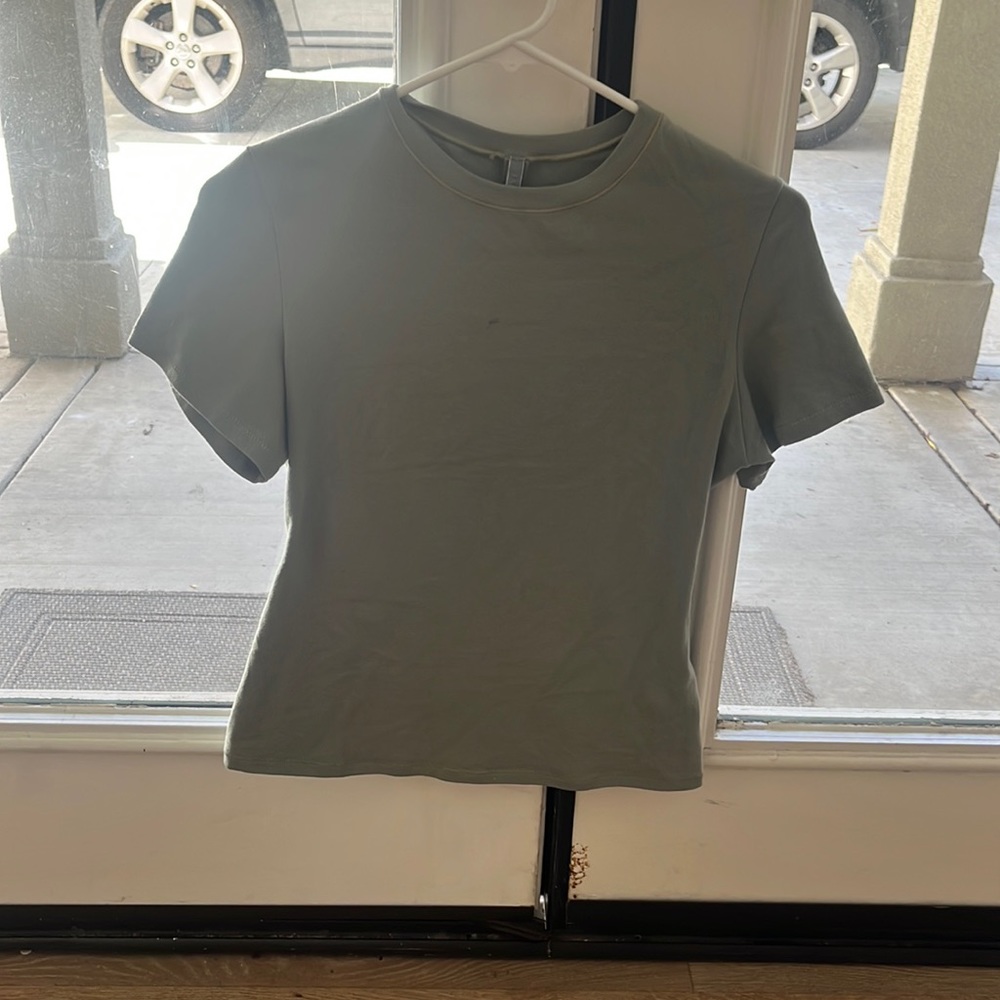 Never worn women’s skims shirt